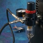 Terpo Airbrush razdelilnik za stisnjen zrak 4-kratni, 3x 9,51 mm (1/8") ZN in 1x 9,51 mm (1/8") NN, kovina