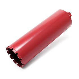 Terpo Diamantna vrtalna krona – Mere: Premer: Ø 132 mmVrtalna nastavek za vrtalno krono: 1 ¼ UNCdelovna dolžina: 400 mm skupna dolžina: 450 mm vrtalni segment: 24 x 4,2 x 9 mm, Glavni material: Kovina