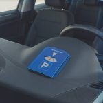 Terpo Parkirna ura 5-v-1 v skladu s predpisi s strgalom za led, nakupovalnim žetonom, merilnikom globine profila in gumijastim robom