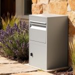 Terpo Samostoječi paketnik za pakete do 330 × 300 × 180 mm, siv, 72 cm Fasada, vrata, ograja